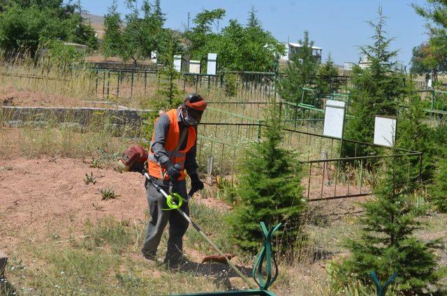 Bünyan Belediyesi 36 mezarlıkta bayram hazırlığı yapıyor