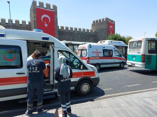 Hasta taşıyan ambulans kaza yaptı