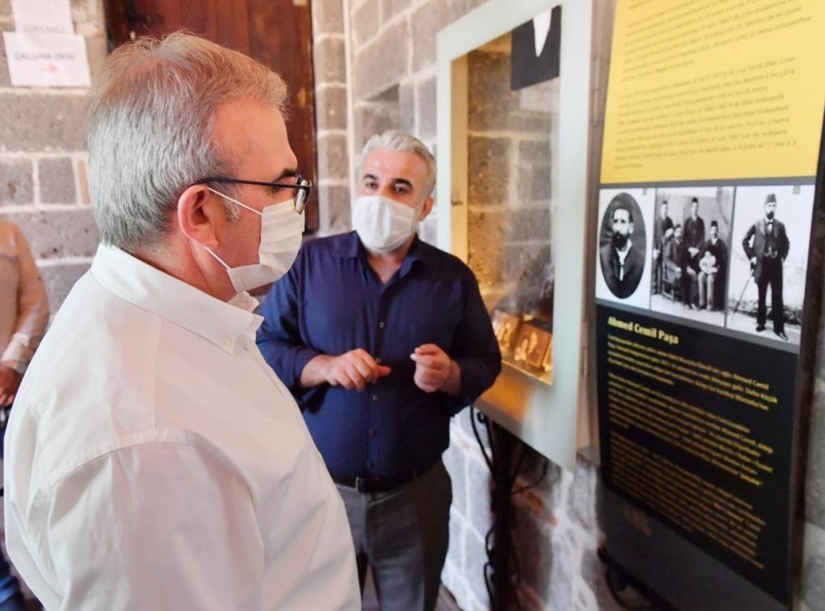 Vali Karaloğlu, Sur&rsquo;daki Cemil Paşa Konağını gezdi