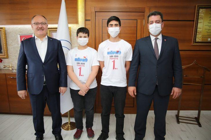 LGS birincilerine Başkan Bilgin’den ödül G1