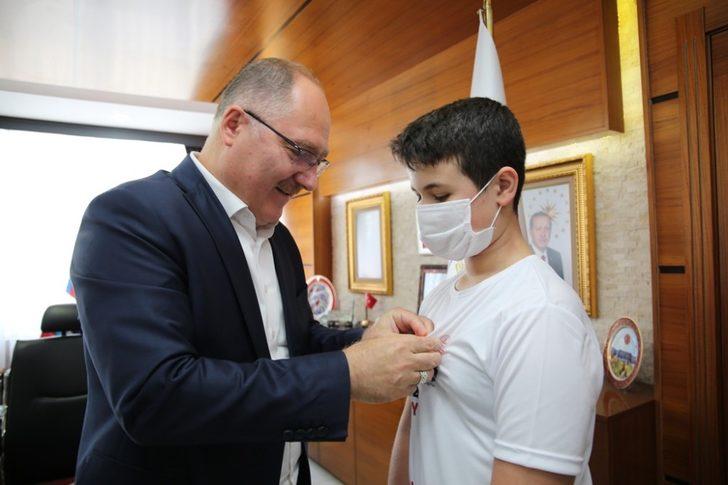 LGS birincilerine Başkan Bilgin’den ödül G4