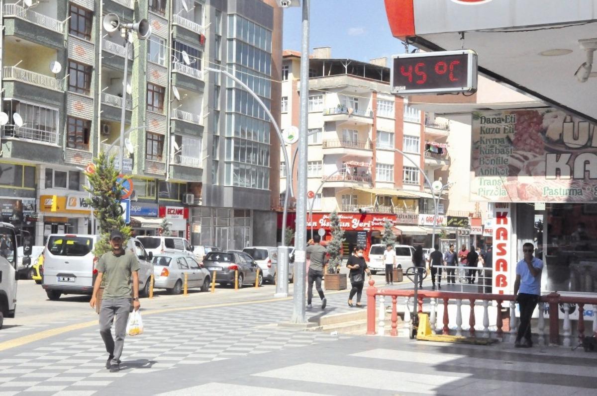 &Ccedil;orum&rsquo;da termometreler 45 dereceyi g&ouml;sterdi