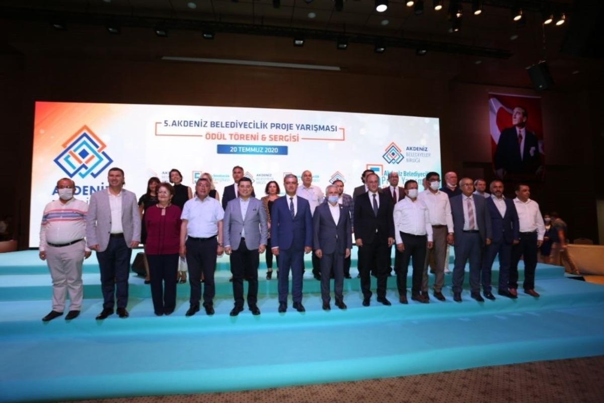 AKBB &ouml;d&uuml;lleri sahiplerini buldu