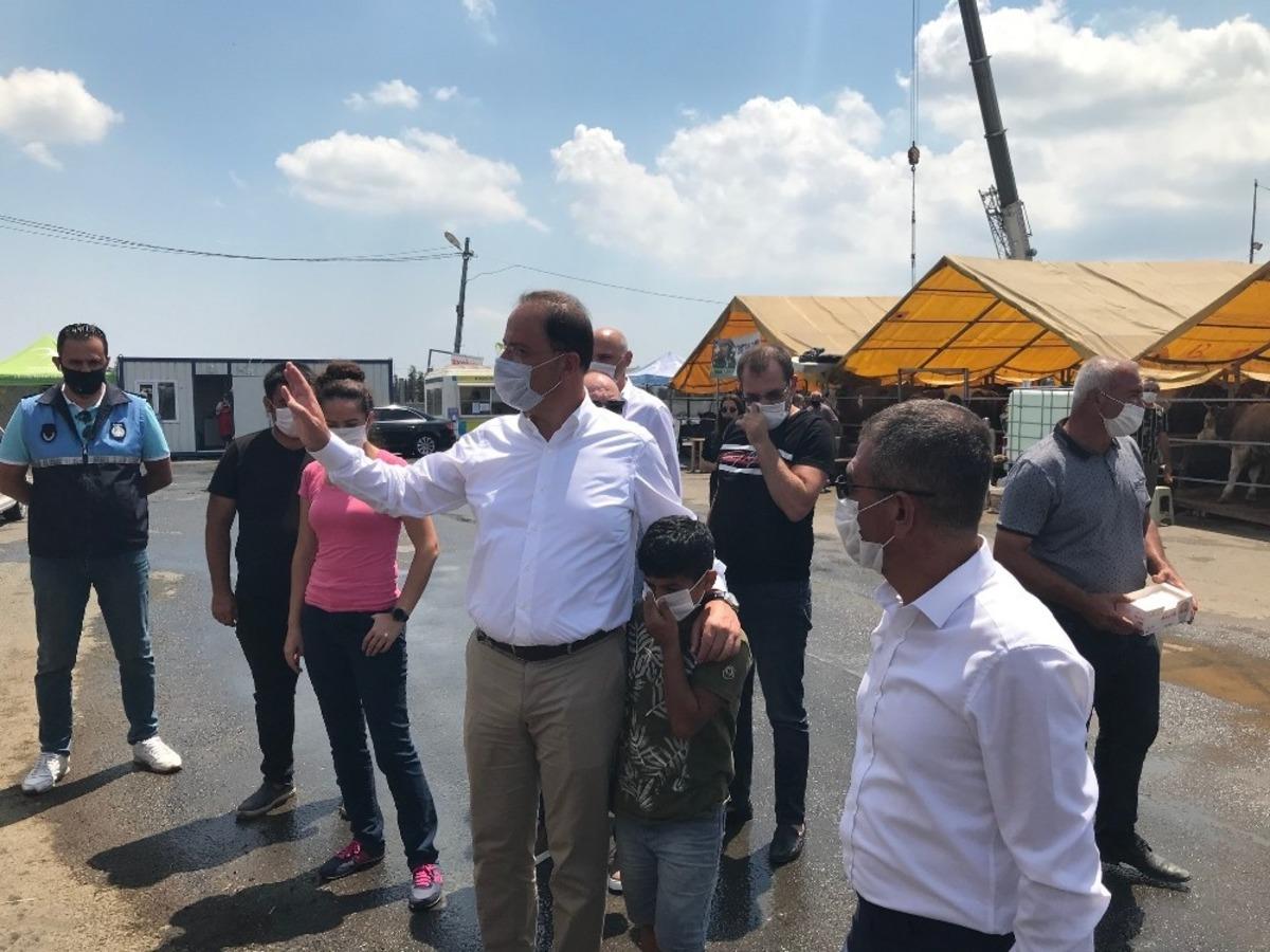 Beylikd&uuml;z&uuml;&rsquo;nde kurban pazarına maskesiz girmek yasak