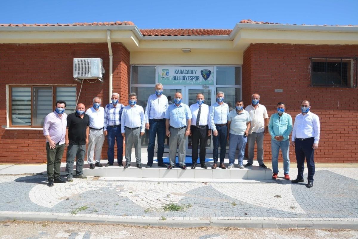 Karacabey kent protokol&uuml;nden &lsquo;şampiyona&rsquo; ziyaret