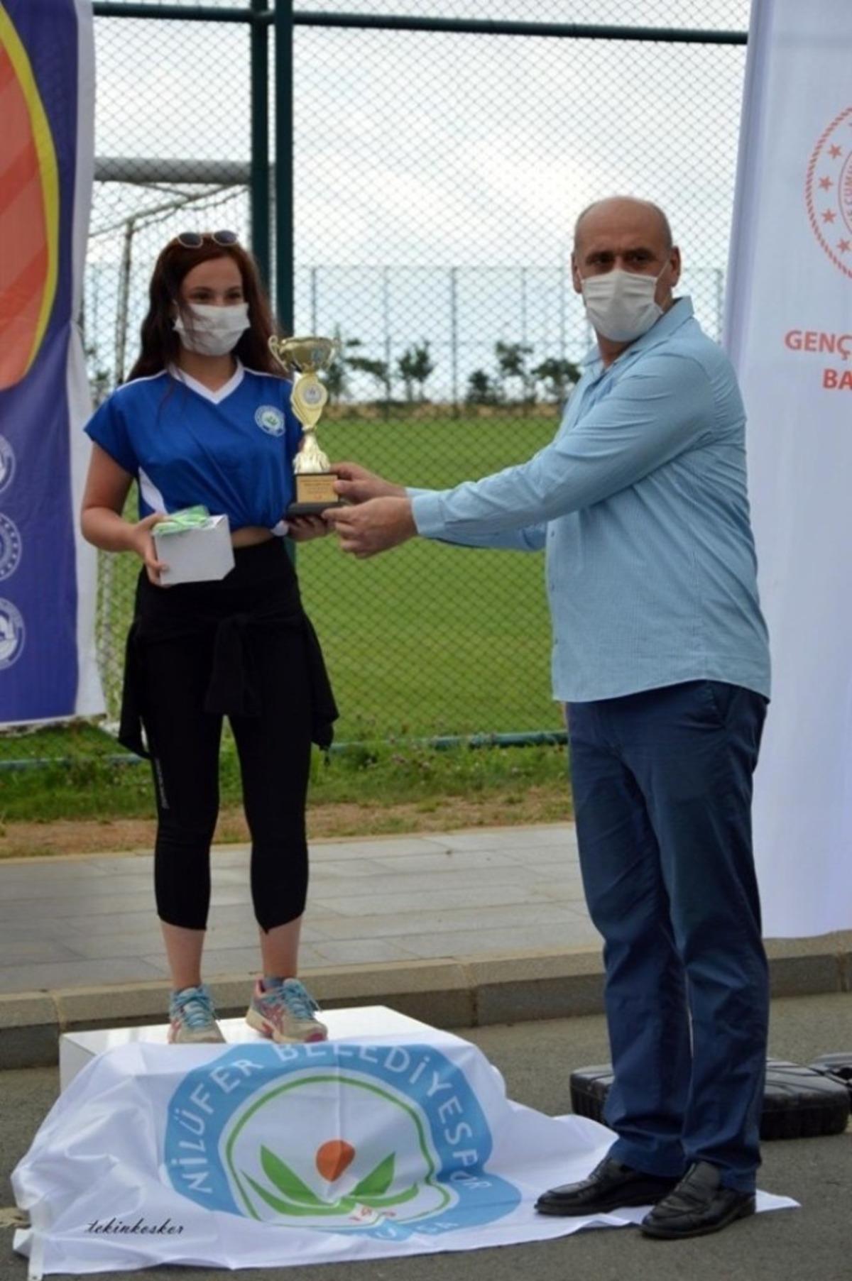 Nil&uuml;ferli paraş&uuml;t&ccedil;&uuml;den T&uuml;rkiye birinciliği