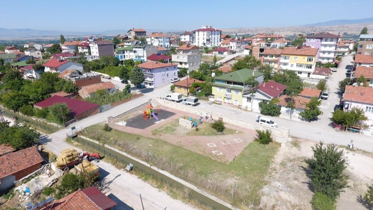 Suluova&rsquo;da parklar yenileniyor