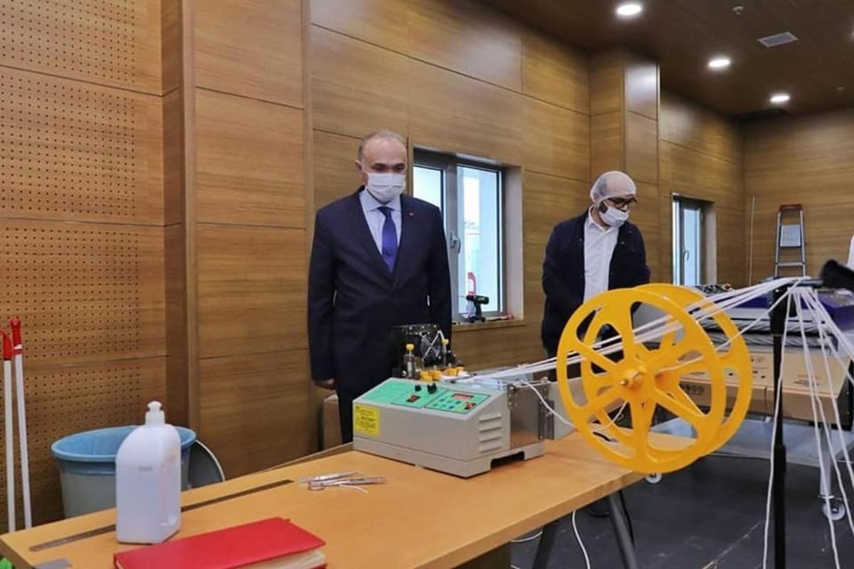 1 Milyon maske &uuml;reten D&uuml;zce Belediyesi hedefi 2 milyona y&uuml;kseltti