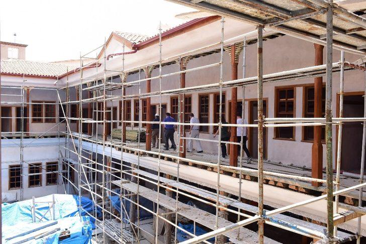 Başkan Aşgın, Velipaşa Hanı’ndaki çalışmaları inceledi G5