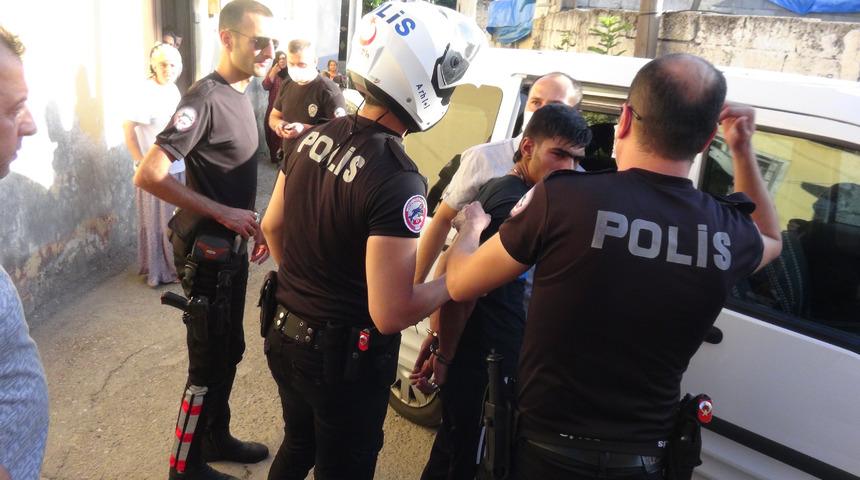 Adıyaman'da gergin anlar! Suriye uyruklu iki kardeş tekme tokat polislere saldırdı