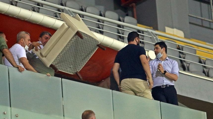 Play-Off maçının ardından ortalık karıştı, yumruklar hava uçuştu