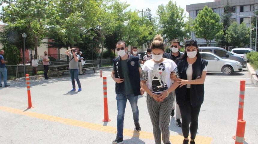 Kafedeki fuhuş pazarlığına polis baskını