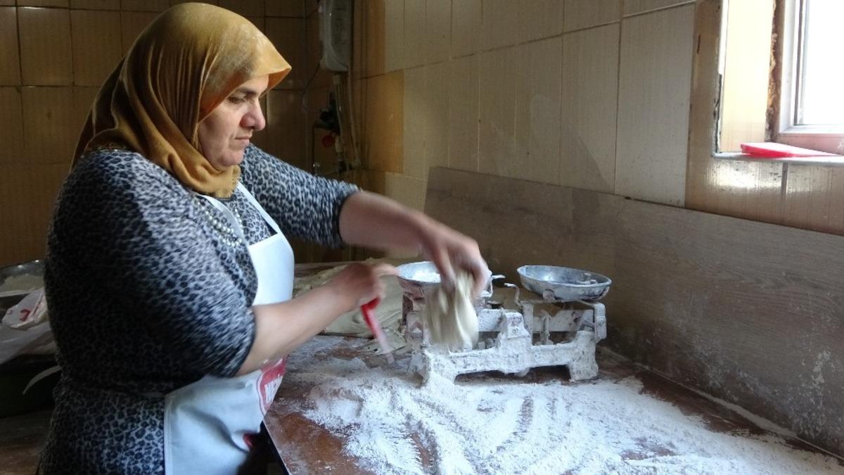 (&Ouml;zel) Kavurucu sıcakta tandır ekmeği mesaisi