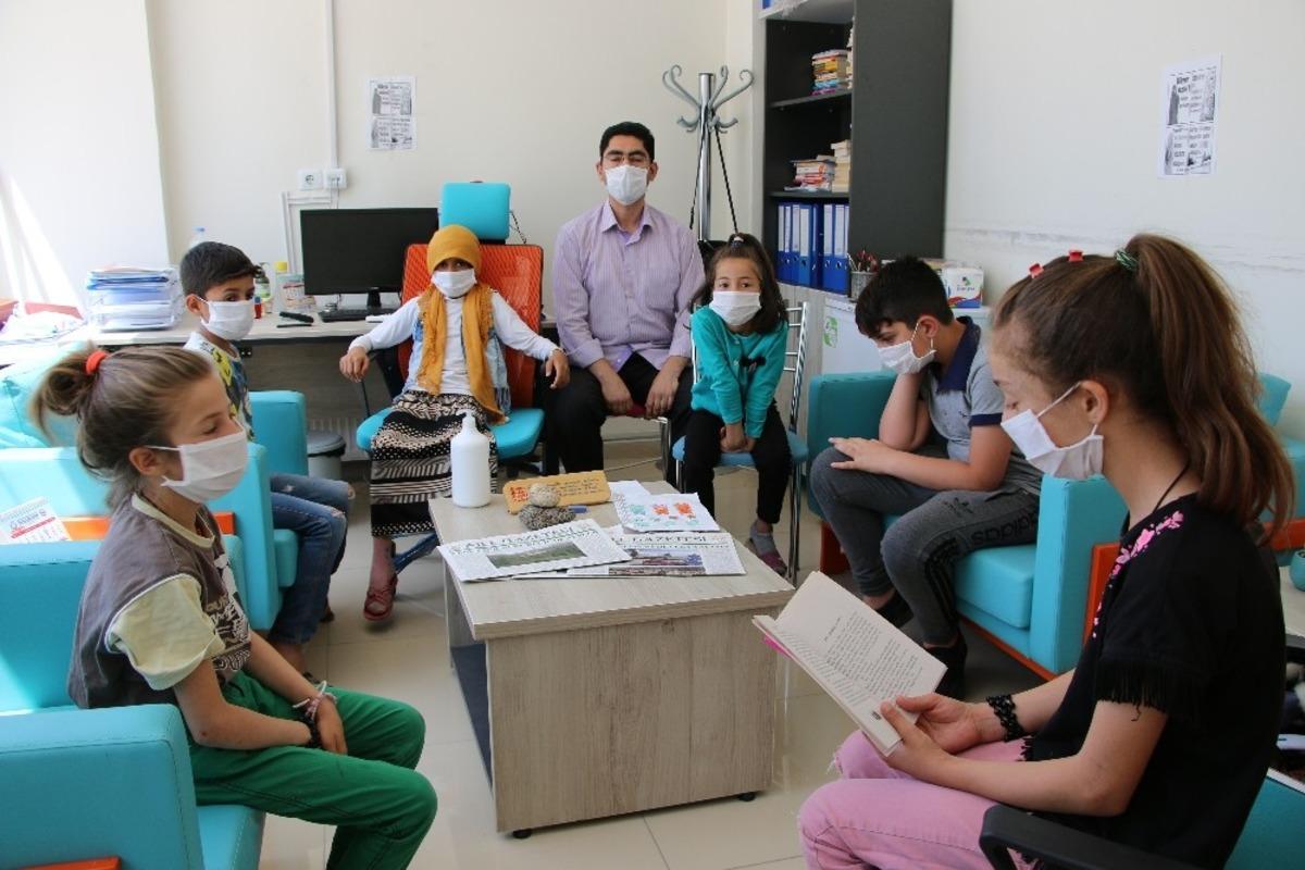 &Ccedil;ocuklar uzmanlar eşliğinde hem oyunlar oynuyor, hem de sınavlara hazırlanıyor