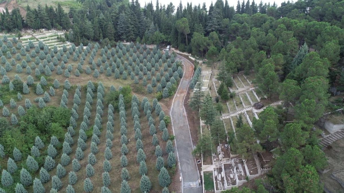 Başiskele&rsquo;de mezarlıklar ve şehitlikler bayrama hazırlanıyor