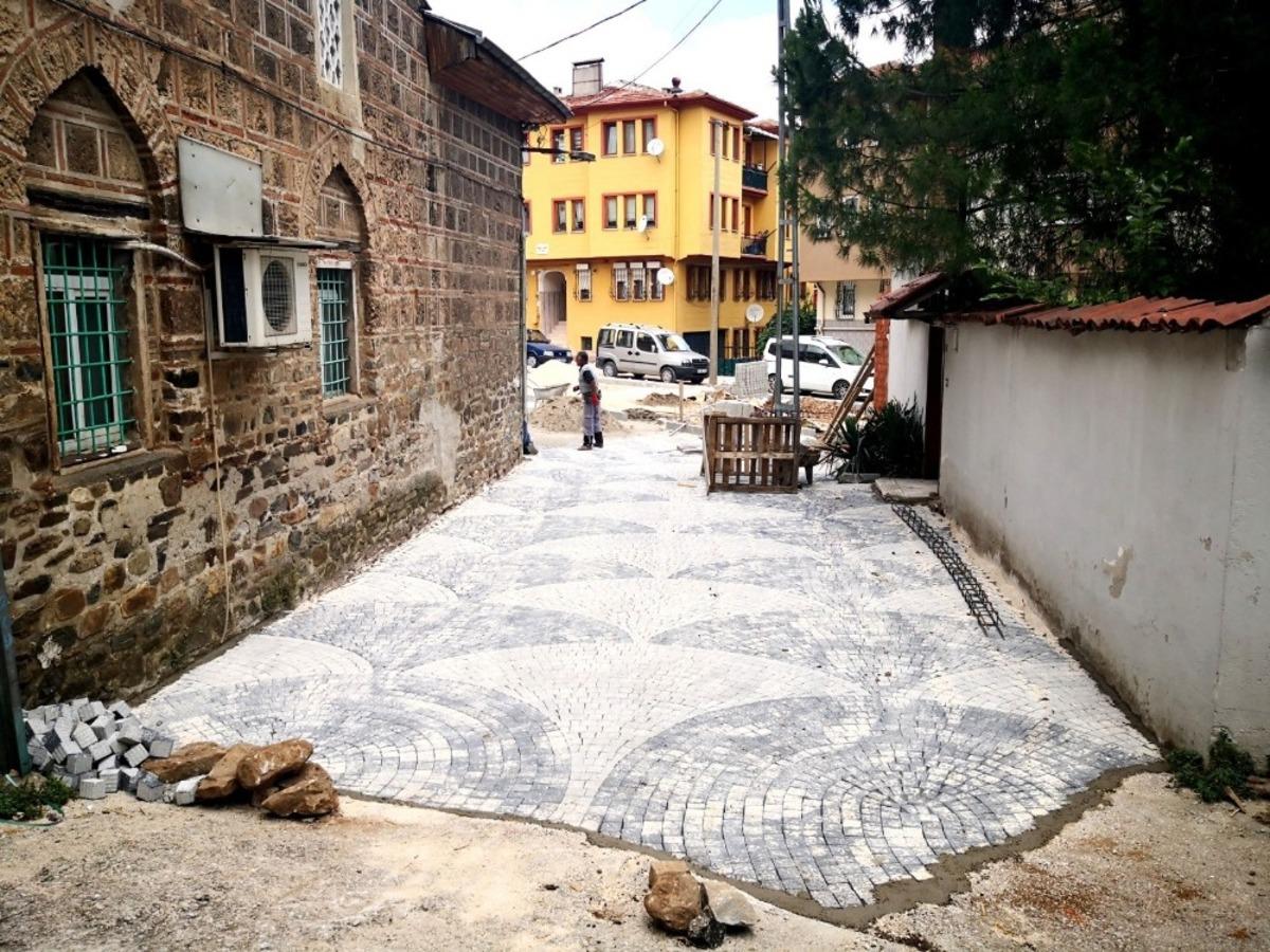 Tarihi &Ccedil;ukur Cami&rsquo;nin &ccedil;evresi g&uuml;zelleşiyor