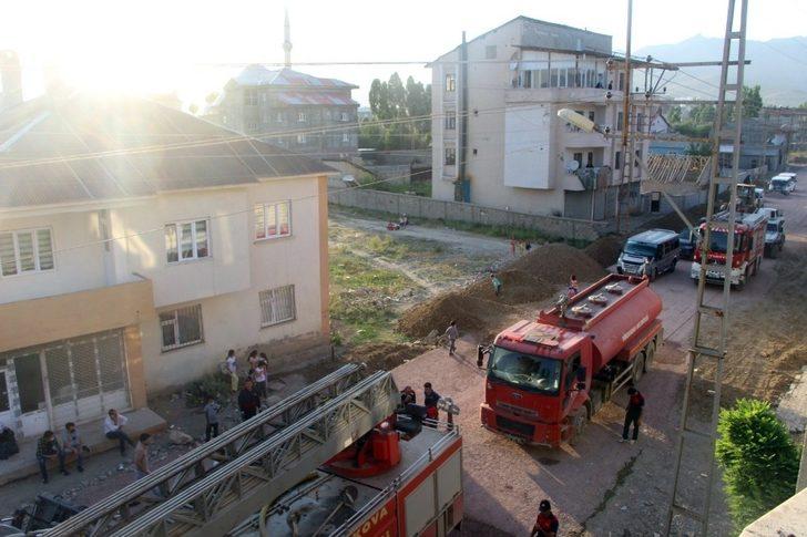 Yüksekova’da korkutan yangın G2