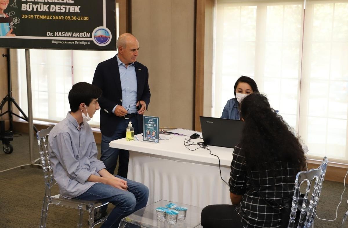 Halk Akademisi eğitmenlerinden &ouml;ğrencilere lise tercih desteği