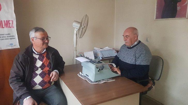 71 yaşındaki emekli zabıt katibi daktiloyla arzuhalcilik yapıyor G2