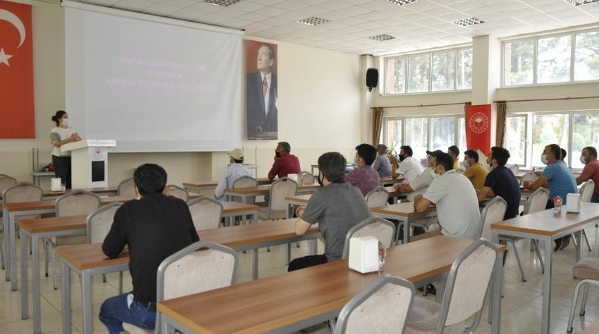 İl Tarım M&uuml;d&uuml;rl&uuml;ğ&uuml;nden hayvan bakıcılarına ve s&uuml;r&uuml;c&uuml;lere eğitim
