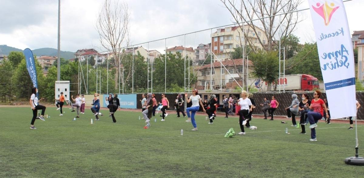 Kocaelili anneler a&ccedil;ık havada spor yapıyor