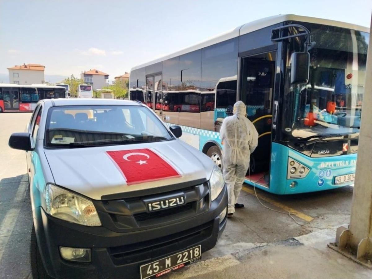 Manisa&rsquo;da dezenfeksiyon uygulamaları aralıksız s&uuml;r&uuml;yor