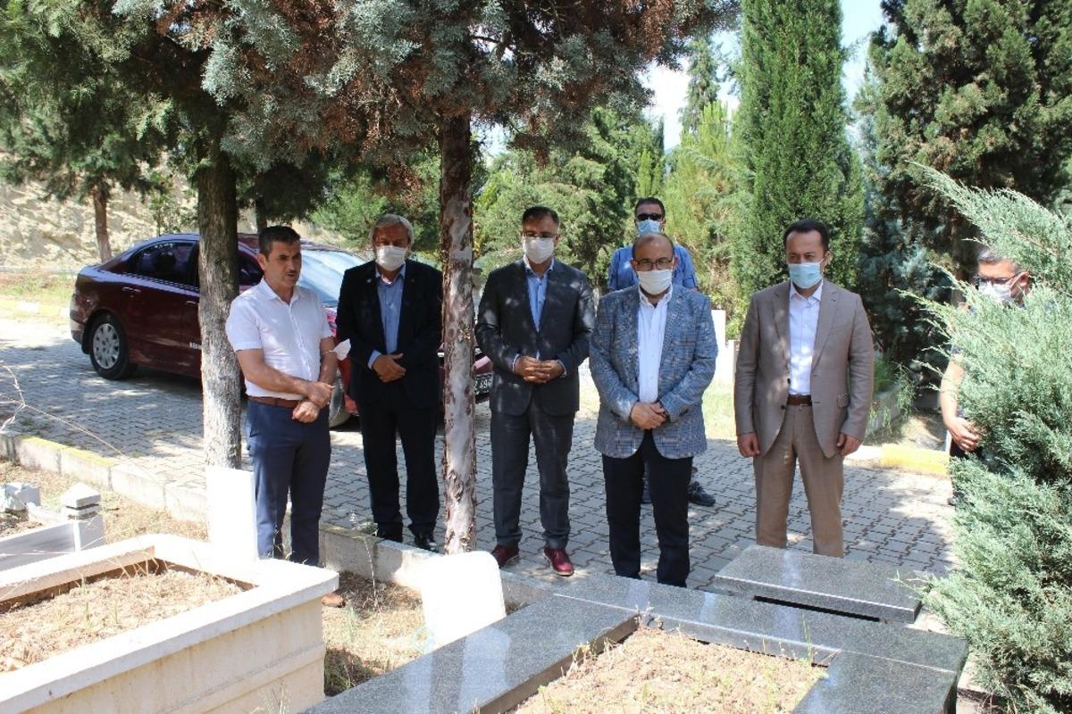 Trabzon Valisi Ustaoğlu, 14 yıl &ouml;nce g&ouml;rev yaptığı il&ccedil;eyi ziyaret etti