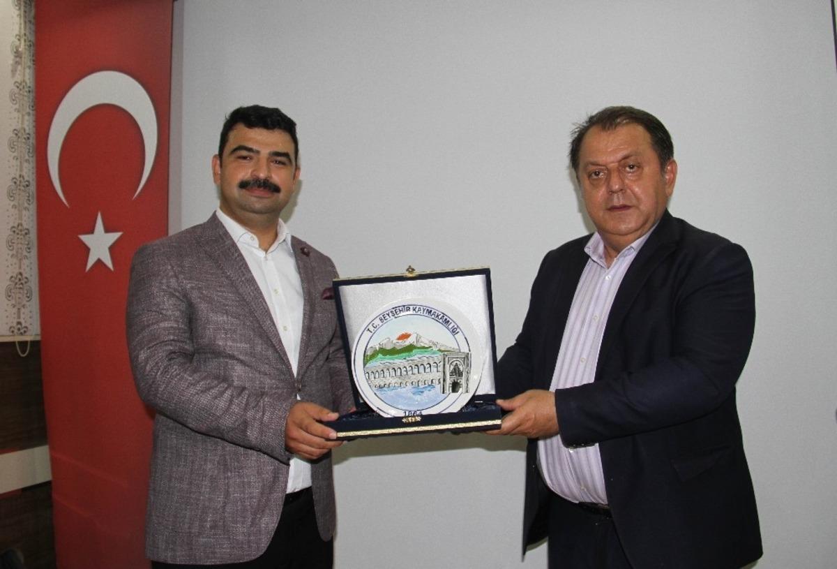 Derebucak Kaymakamı il&ccedil;eye veda etti