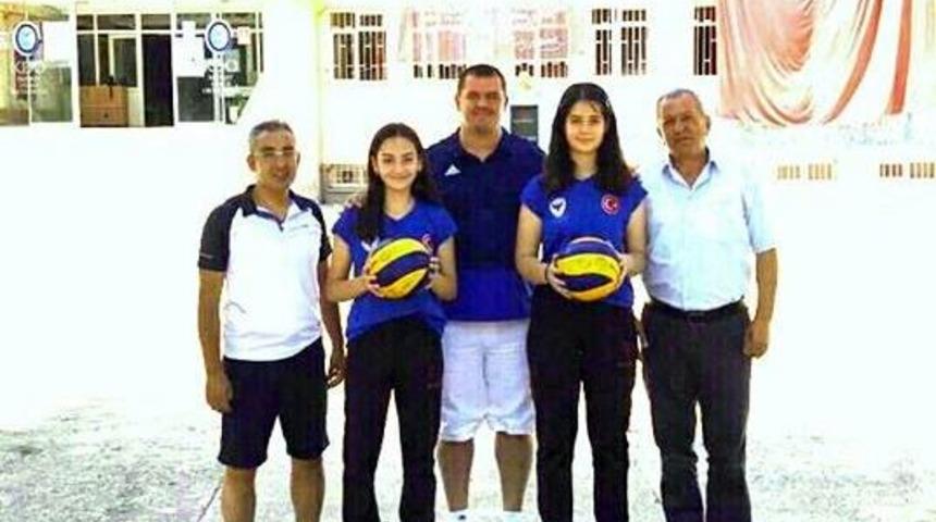 Salihli, Voleybol Lisesine 2 &ouml;ğrenci g&ouml;nderdi