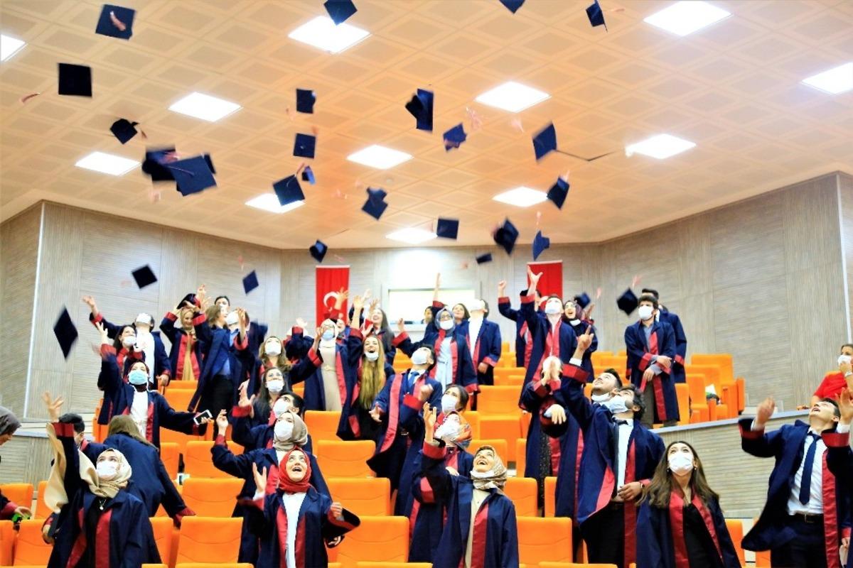 F&Uuml; Diş Hekimliği Fak&uuml;ltesi ilk mezunlarını verdi