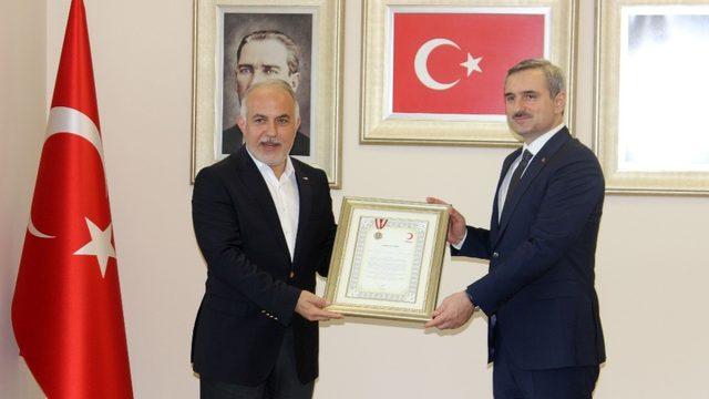 Kızılay’dan AK Parti’ye teşekkür ziyareti