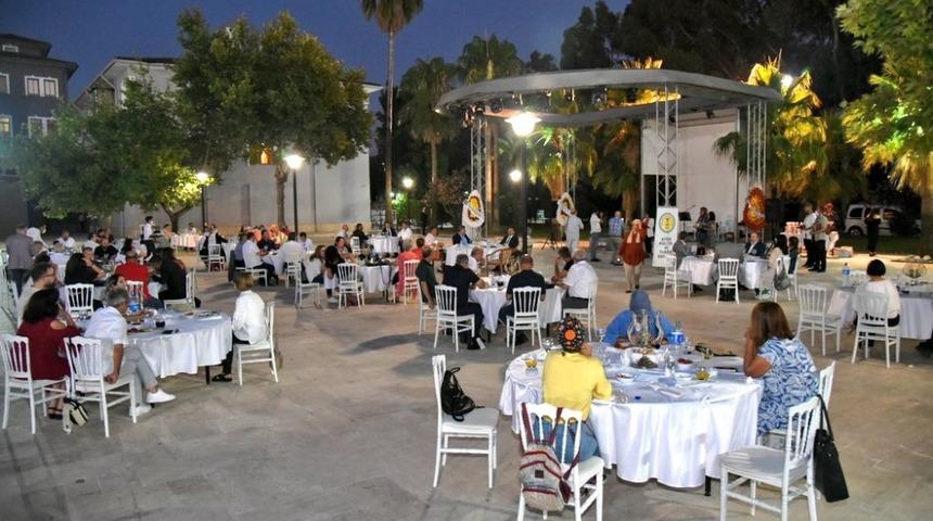 Aydın&rsquo;da yaşlı &ccedil;ınarlar &ouml;d&uuml;llendirildi