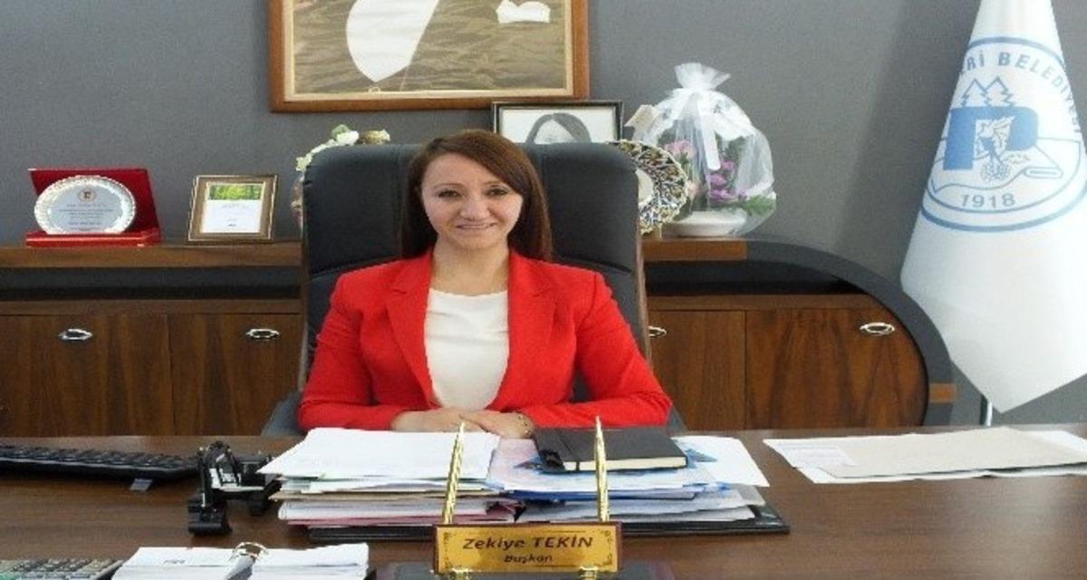 Bayram &ouml;ncesi belediye ekiplerinden hummalı &ccedil;alışma