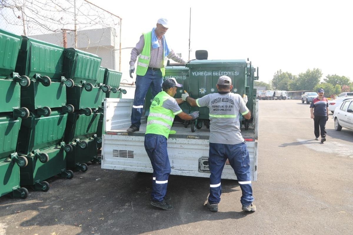 Y&uuml;reğir&rsquo;de &ccedil;&ouml;p konteynerleri yenileniyor