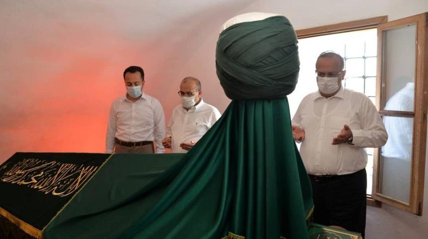 Trabzon ve Bursa valilerinden Şeyh Edebali Türbesi’ne ziyaret