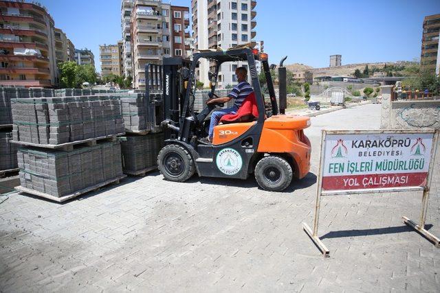 Karaköprü’de yollar kilitli parke taşıyla döşeniyor