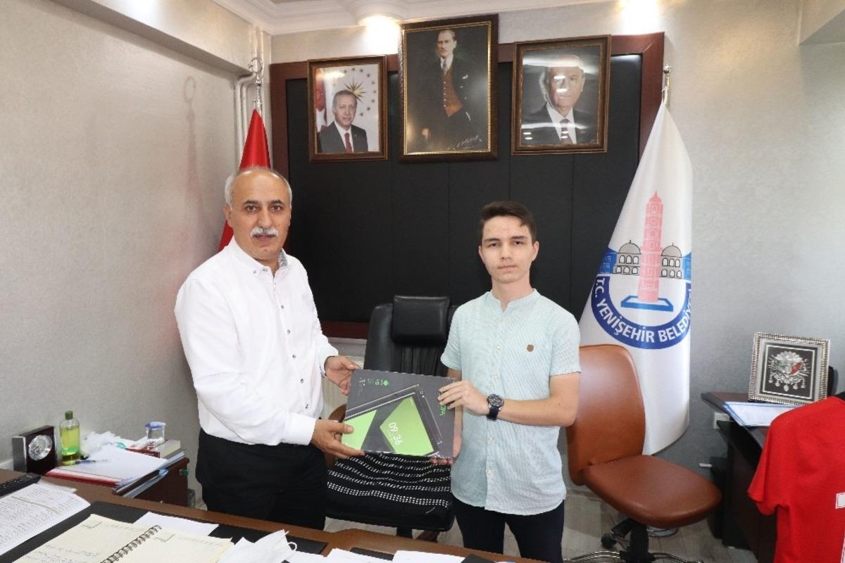 Yenişehir birincisine Başkan Aydın&rsquo;dan tablet