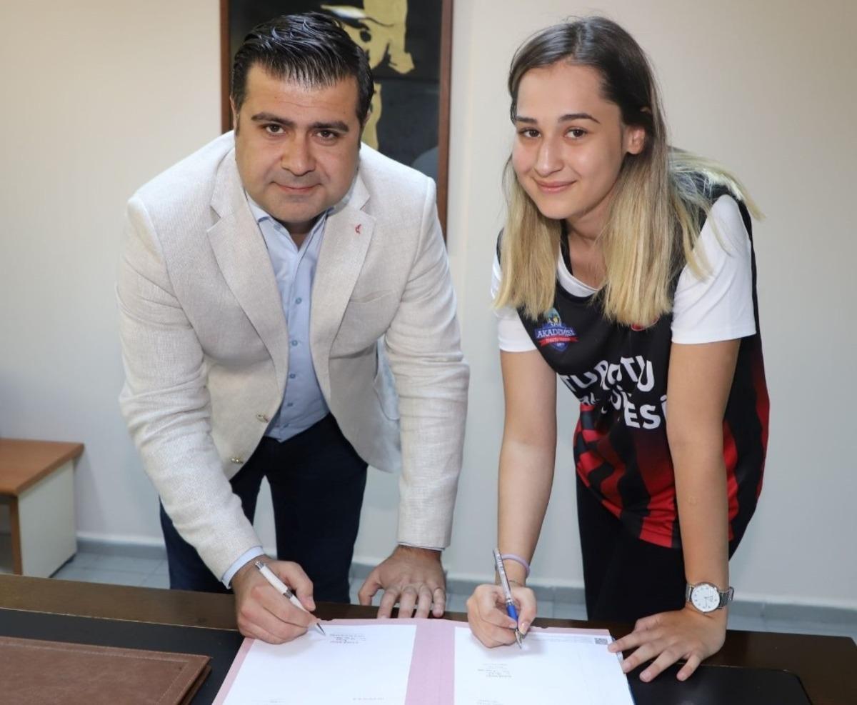 Turgutlu Belediyespor Sude Gen&ccedil;er ile s&ouml;zleşme imzaladı