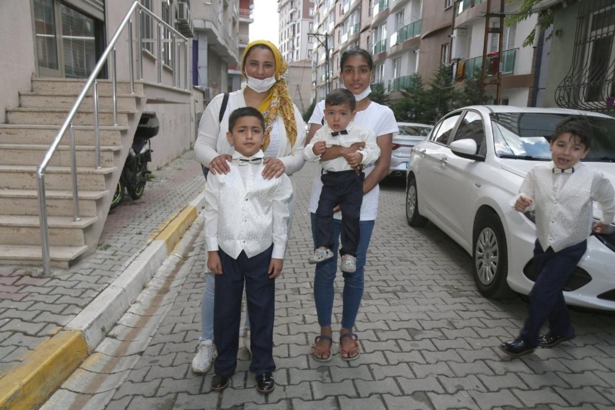 Ey&uuml;psultanlı &ccedil;ocuklar erkekliğe ilk adımlarını attılar