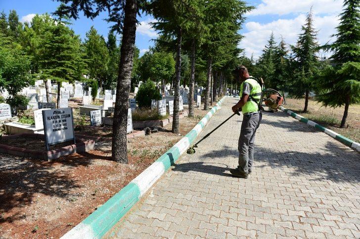 Çorum’da mezarlıklar bayram ziyaretine hazırlanıyor G3
