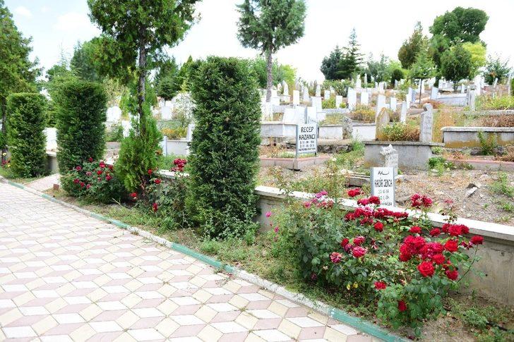 Çorum’da mezarlıklar bayram ziyaretine hazırlanıyor G4