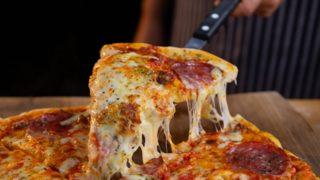 Pizza tarifi: İncecik gevrek hamurun sırrı meğer buymuş! Püf noktası...