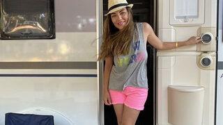 Burcu Kara ailesiyle birlikte karavan tatiline çıktı