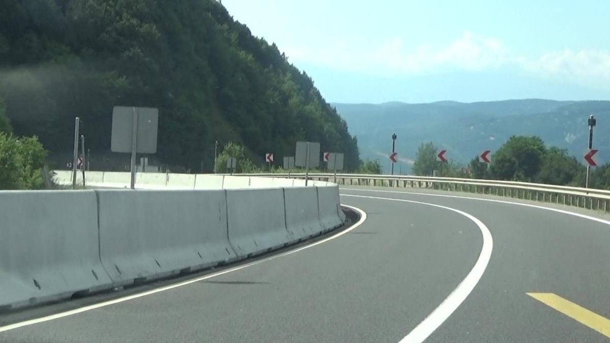 Bolu Dağı&rsquo;nda orta ref&uuml;jlere beton bariyerler koyuldu