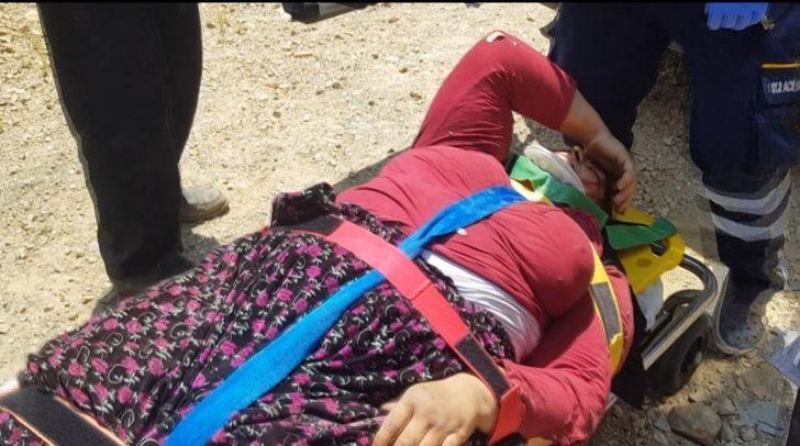 Uçurumdan yuvarlanan kamyonet hurdaya döndü... Kamyonette sıkışan çifti itfaiye ekipleri kurtardı G4