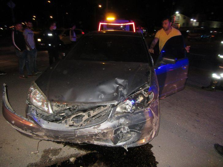 Afyonkarahisar'da iki otomobil çarpıştı: 4 yaralı G3