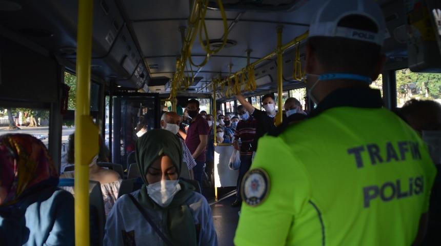 İstanbul'da koronavir&uuml;s &ouml;nlemi... Toplu taşıma ara&ccedil;ları ve taksiler denetleniyor