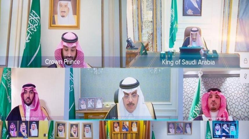 Kral kabine toplantısına hastaneden katıldı!