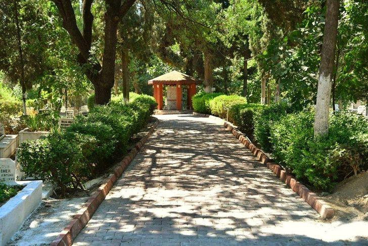 İncirliova’da mezarlıklar bayrama hazırlanıyor G3