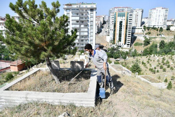 Mezarlıklar bayrama hazırlanıyor G3